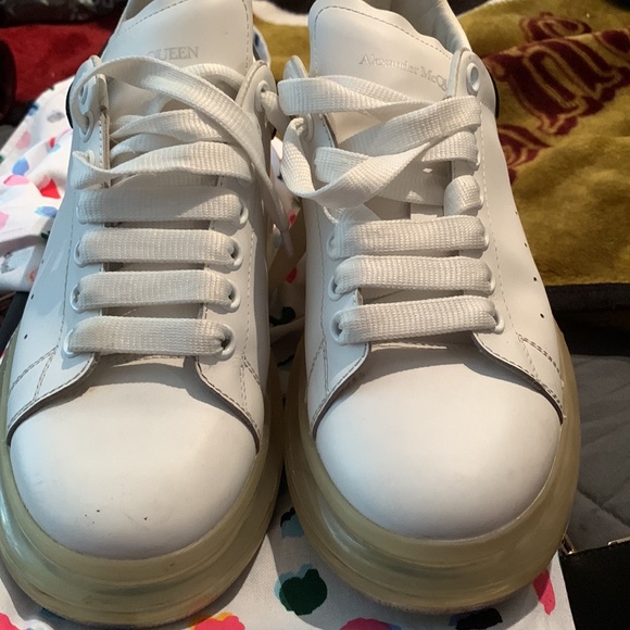 Alexander McQueen - Picture 5 of 6